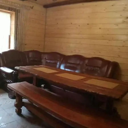 біля річки *