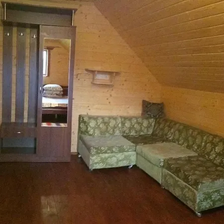 біля річки Kelechin