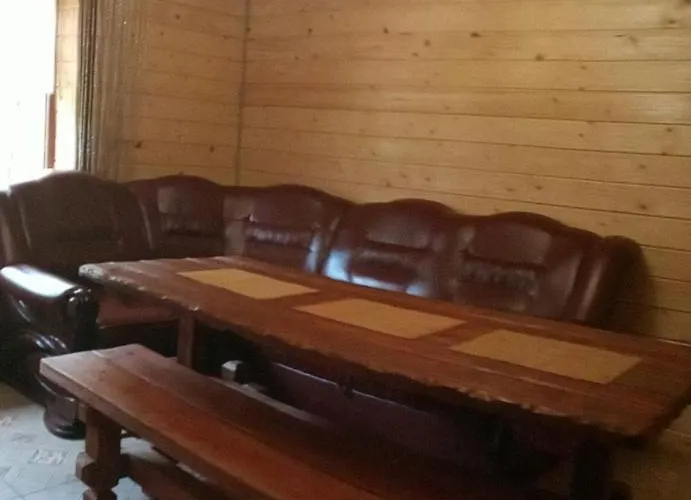 біля річки *